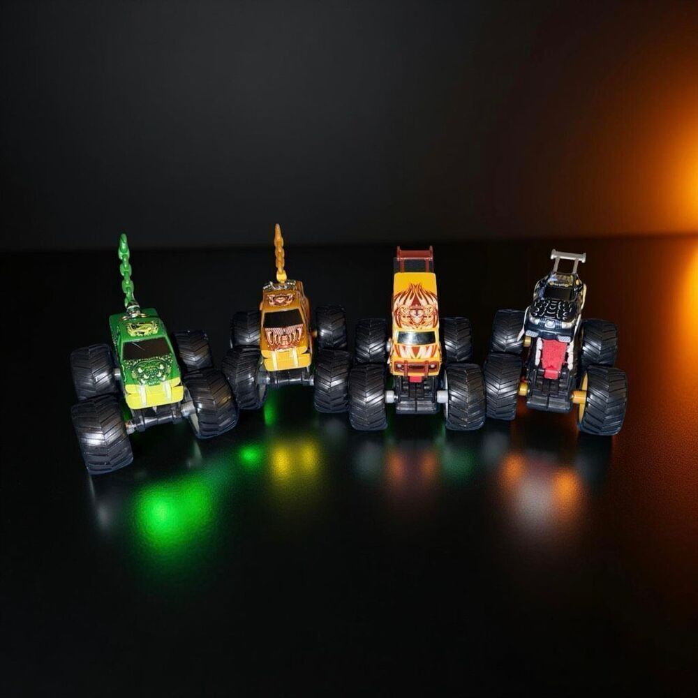 Hot Wheels Battle Beast Push Down Chomping Action Monster Trucks 1:64 Scale A27